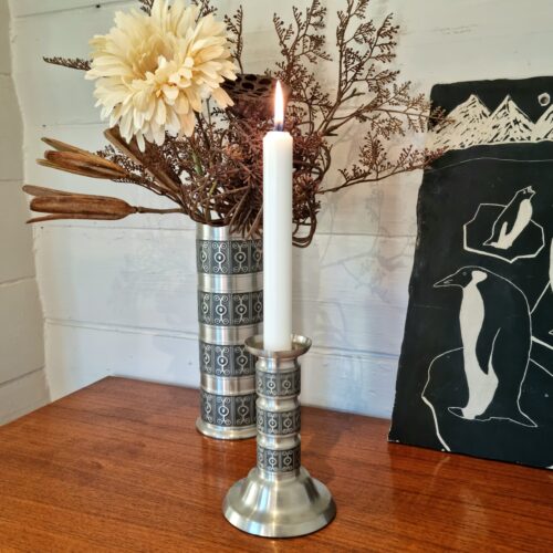 Flot norsk Tinstage med mønster – Pewter Haugrud