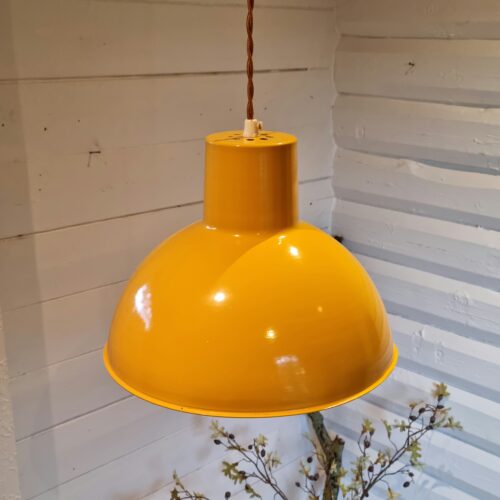 Retro loftlampe i gult metal med ny stofledning