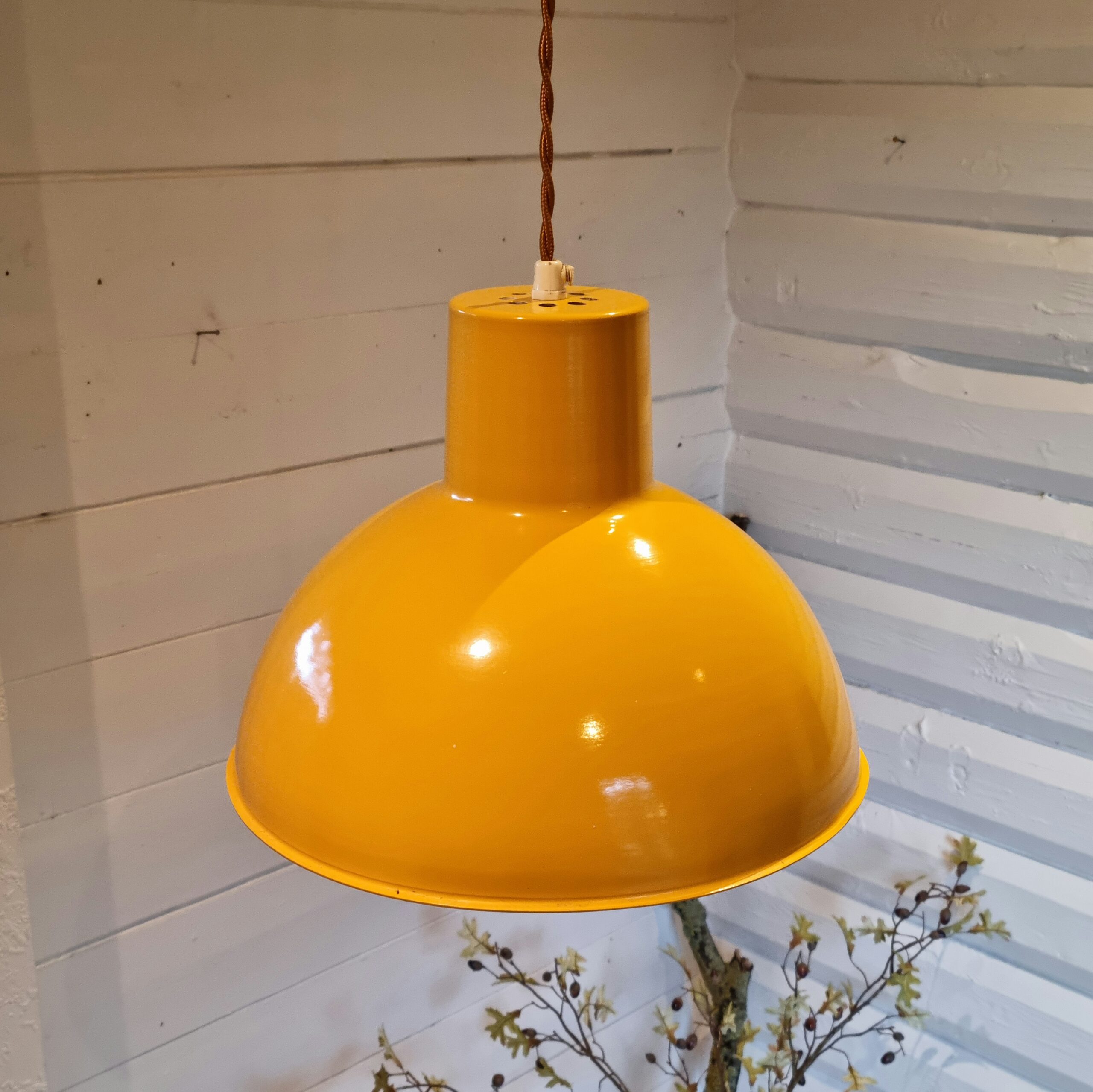 Retro loftlampe i gult metal