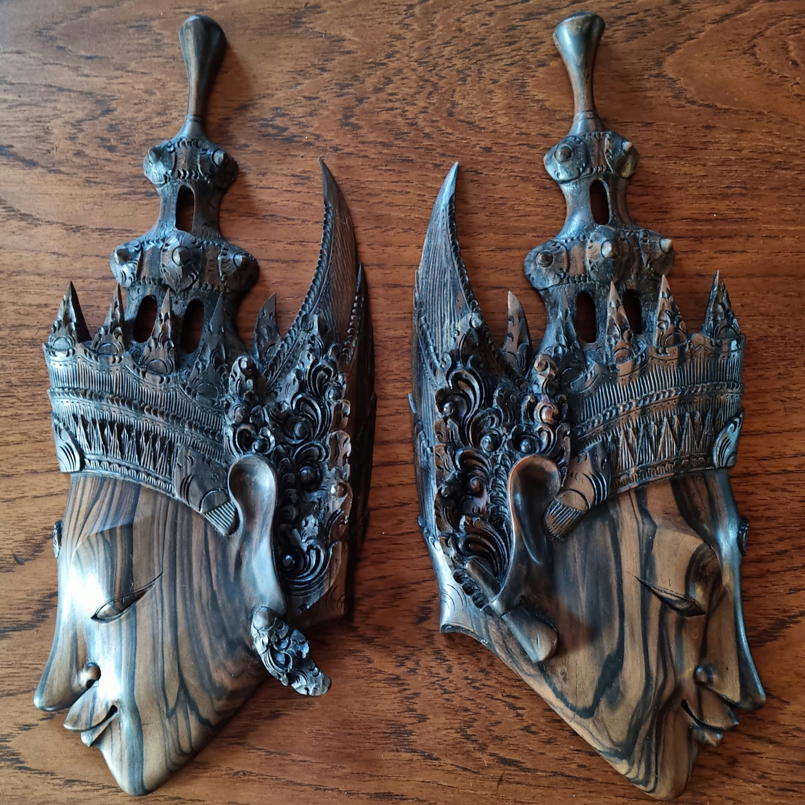 Sæt med 2 smukke vægrelieffer