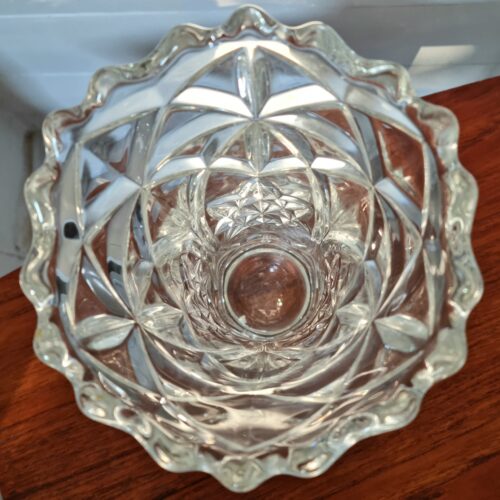 Smuk stor gammel glasvase med flot mønster