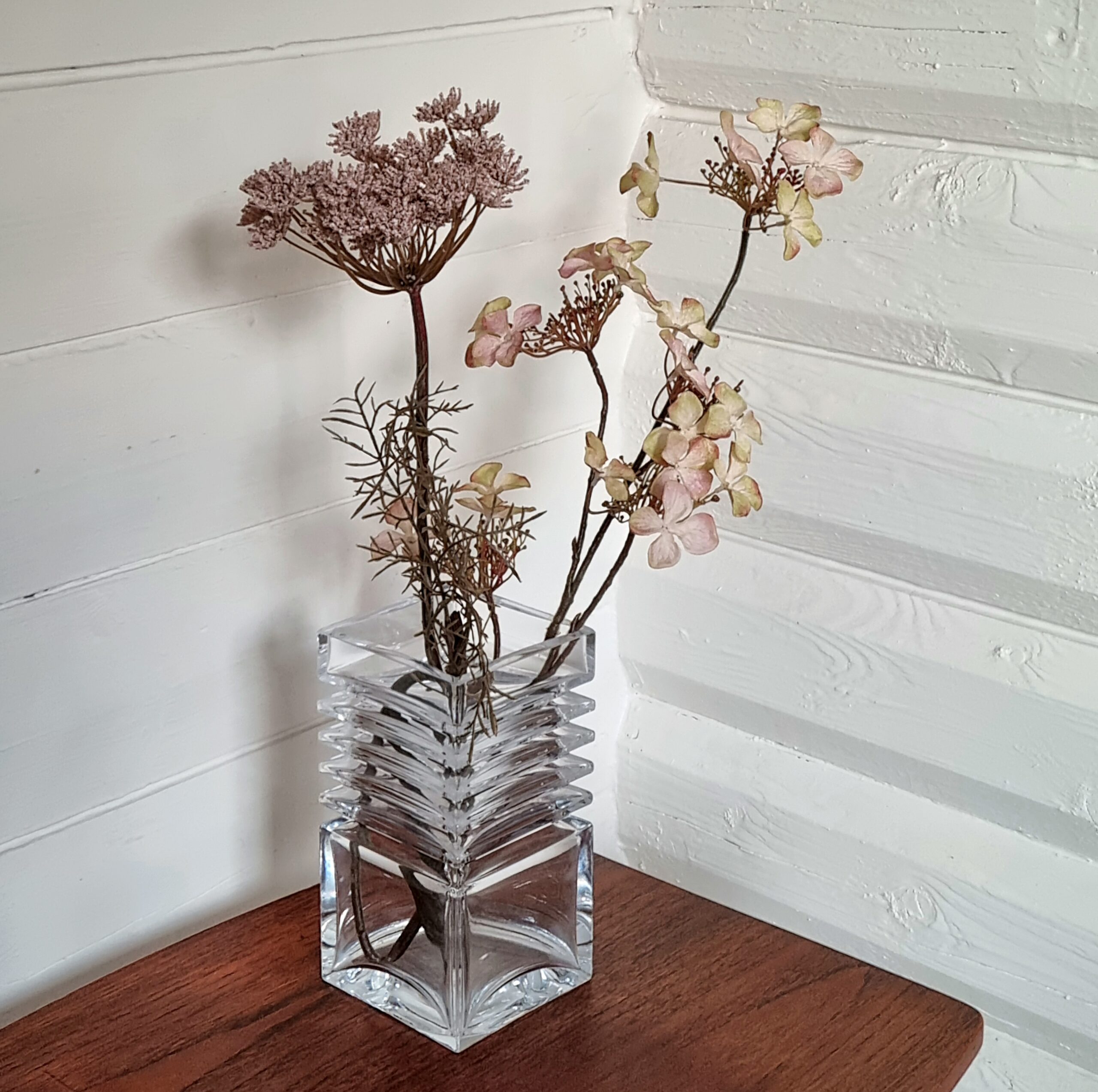 Flot kraftig retro glasvase med riller