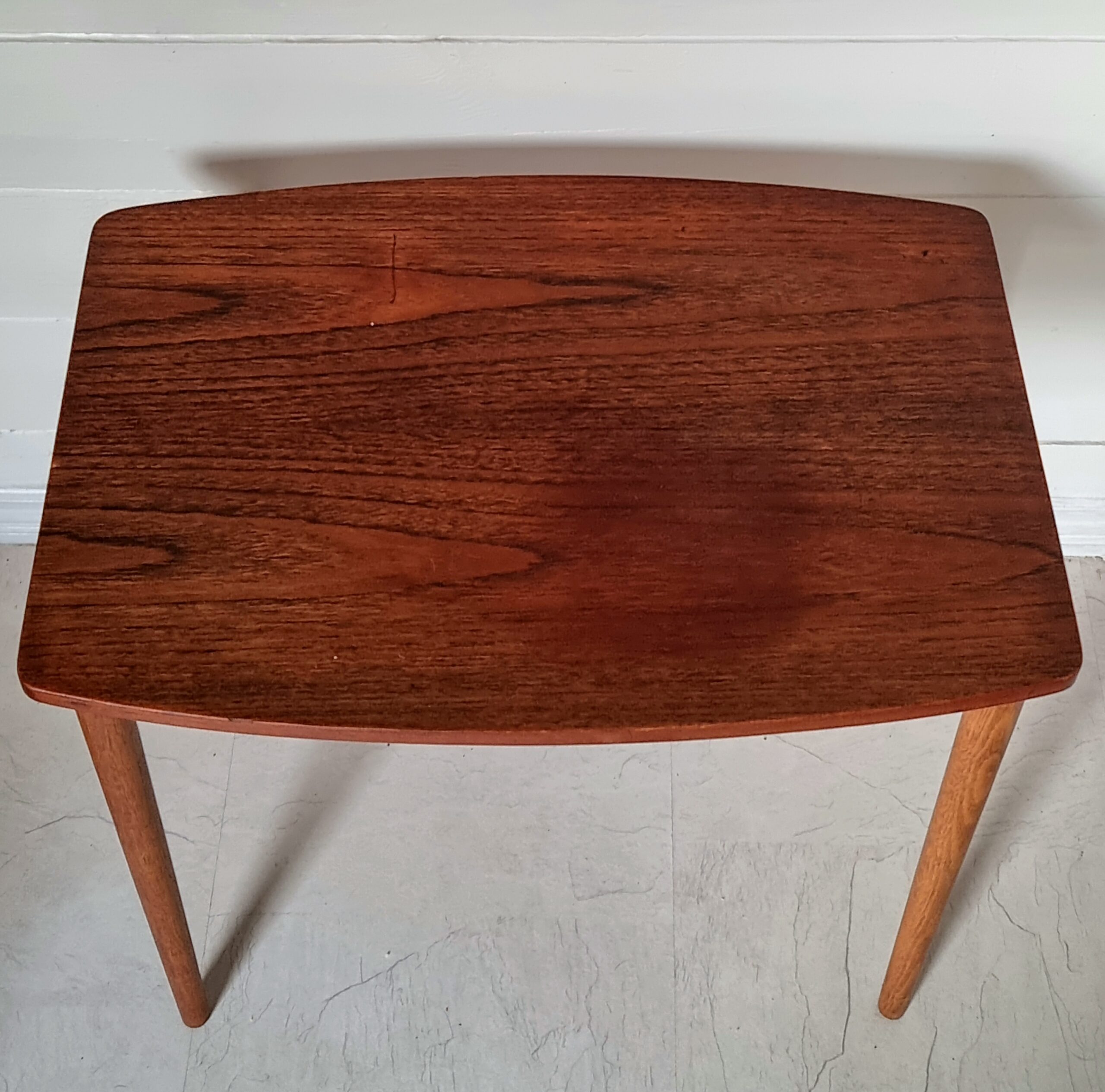 Flot retro indskudsbord i teak