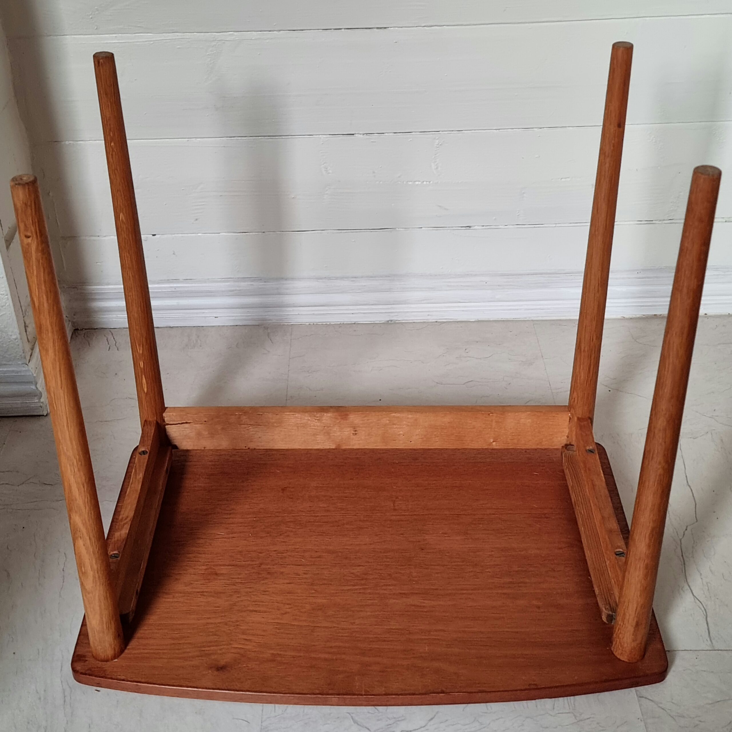 Flot retro indskudsbord i teak