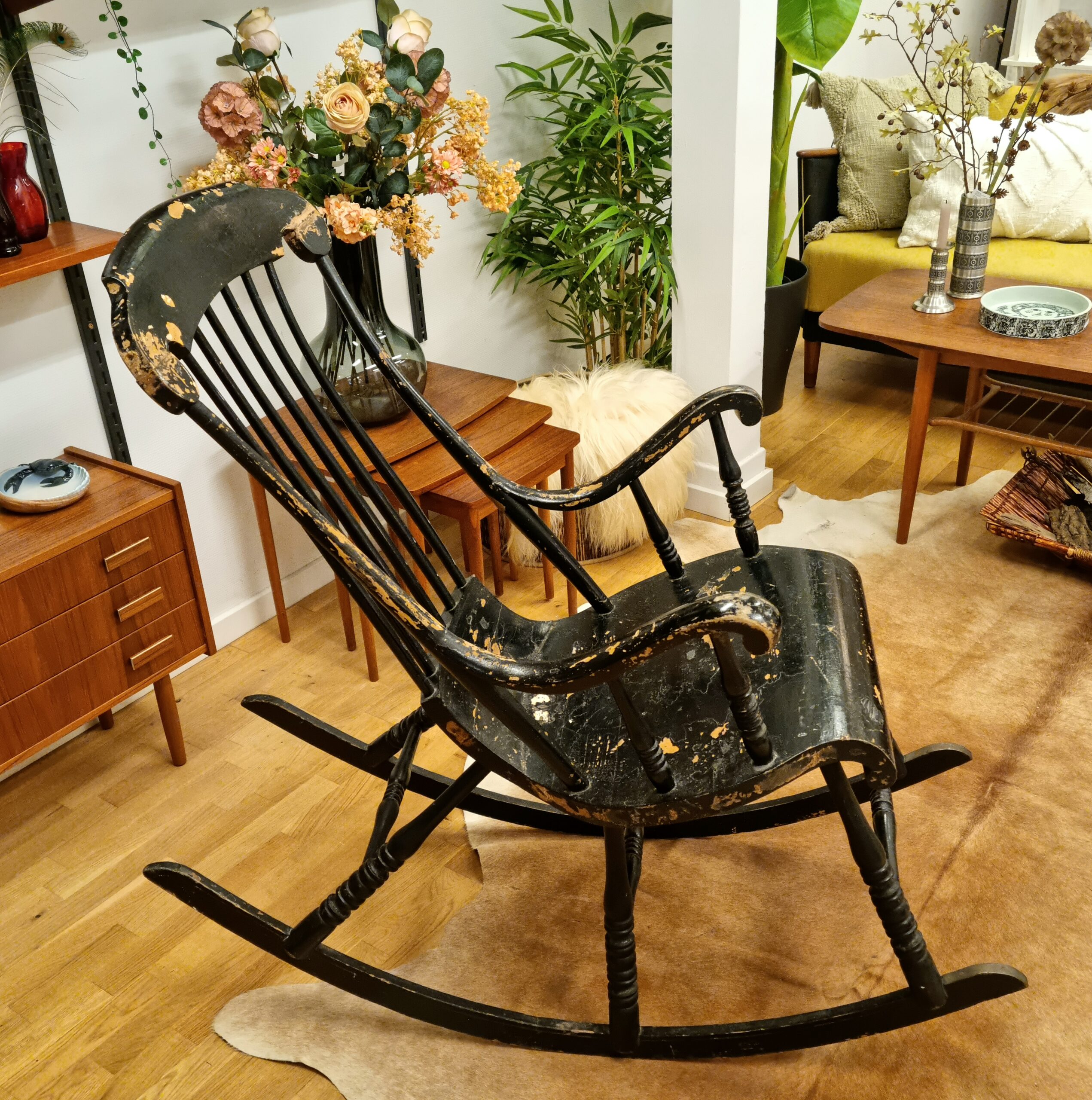 Flot antik svensk gyngestol i robust stand