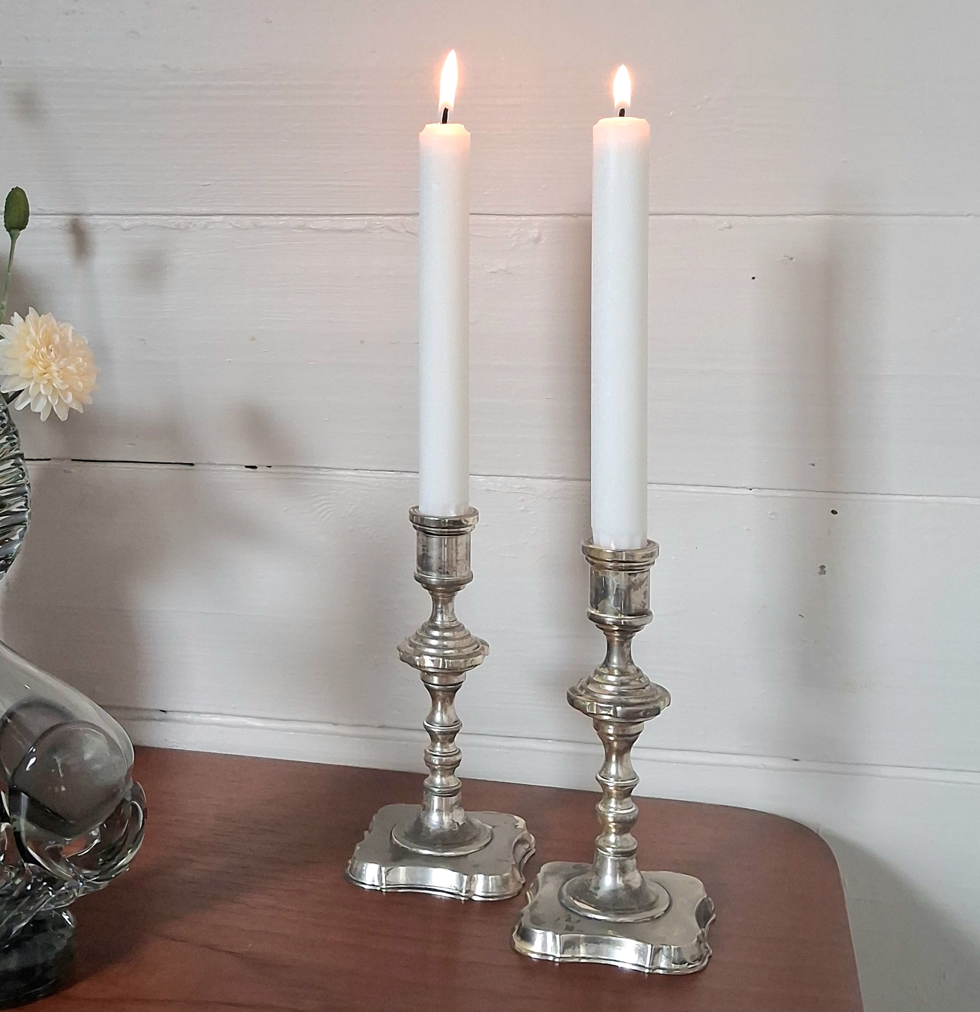 Fin gammel lysestage i pletsølv