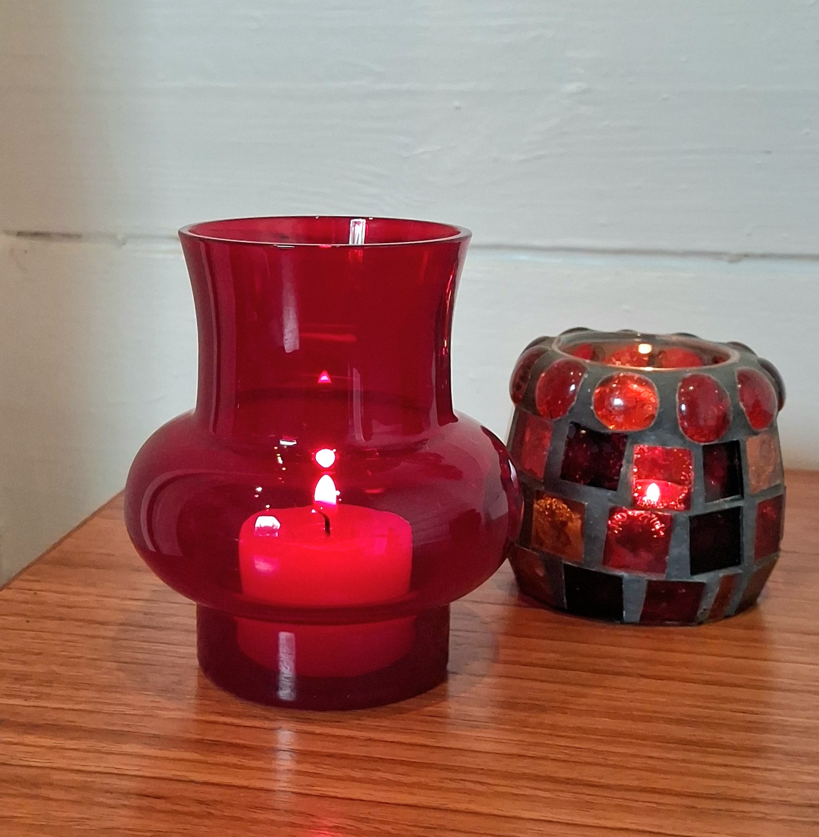 Fint Hyacint glas i smukt rødt blæst glas