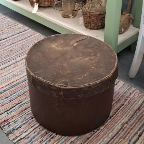 Flot gammel hatte æske i kraftigt pap