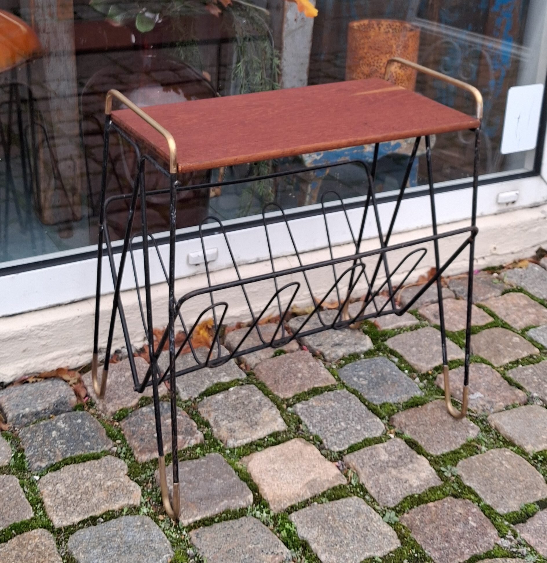 Flot retro magasin holder med messing