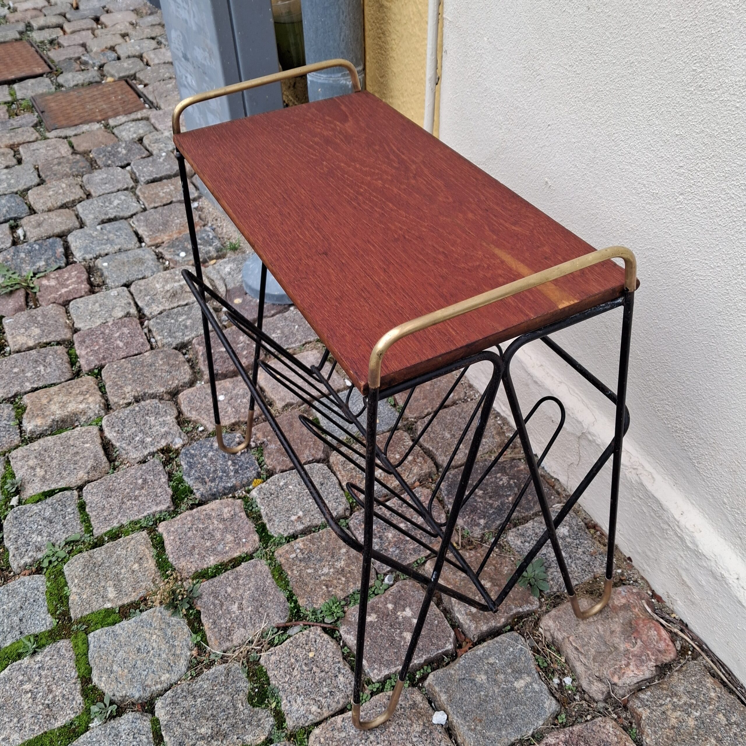 Flot retro magasin holder med messing