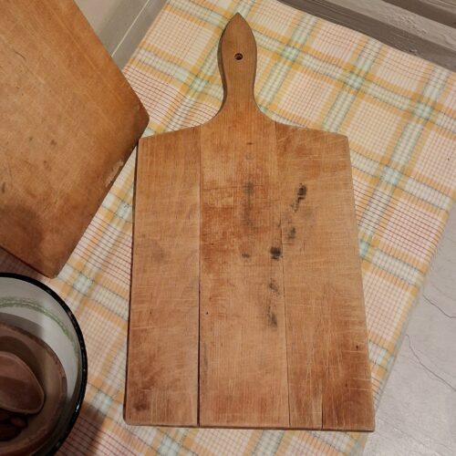 Gammelt spækbræt i smukt patineret træ