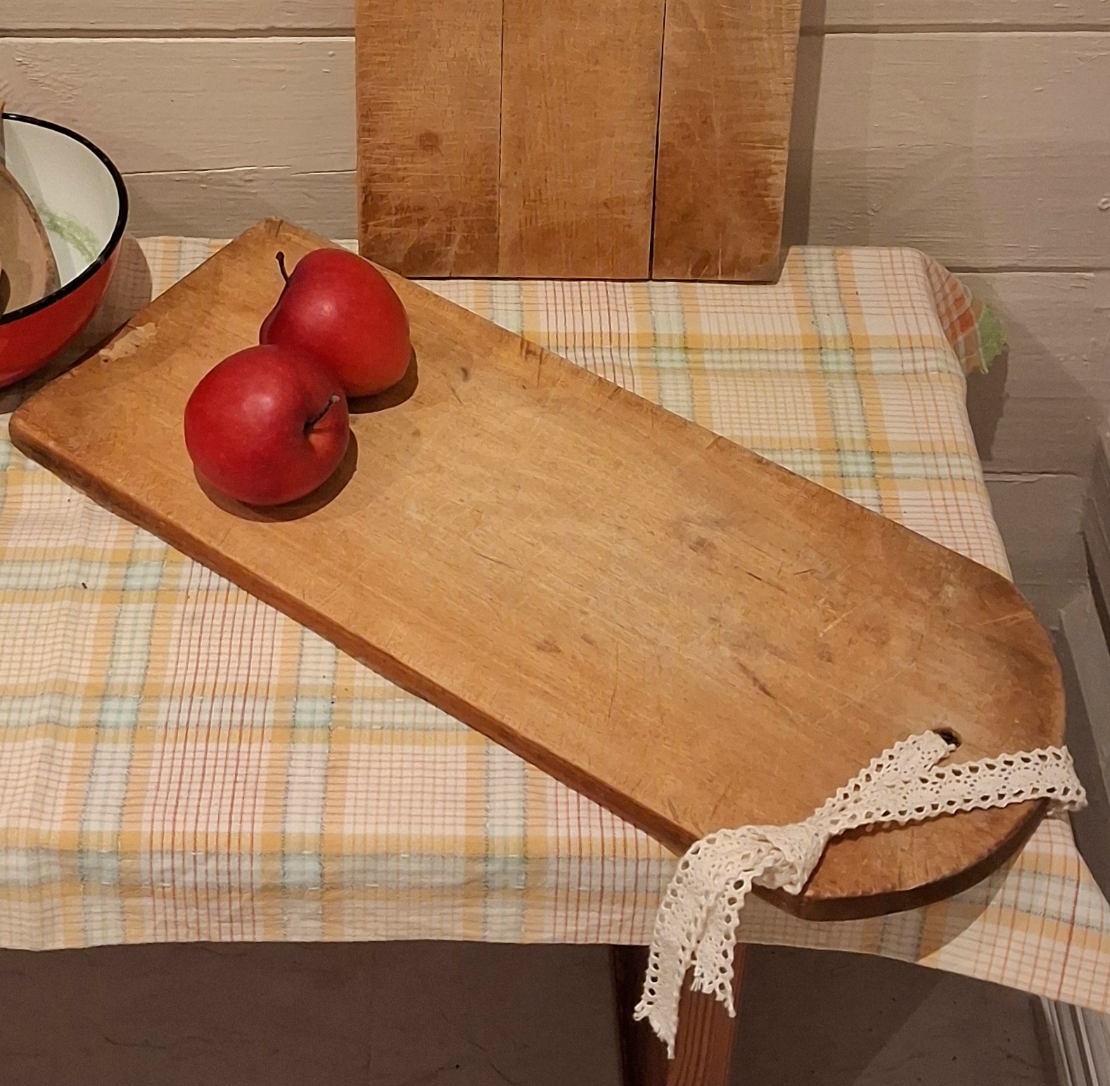 Gammelt spækbræt i smukt patineret træ