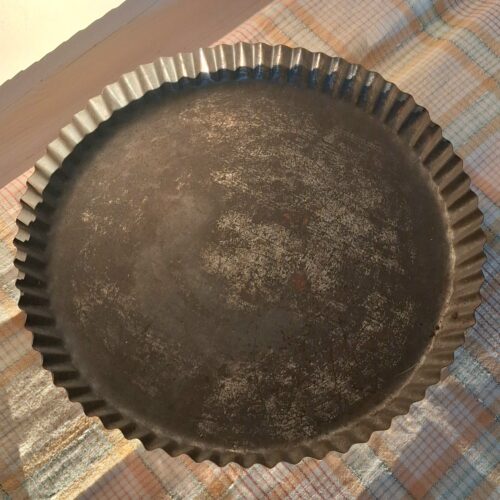 Fin gammel tærteform med patina