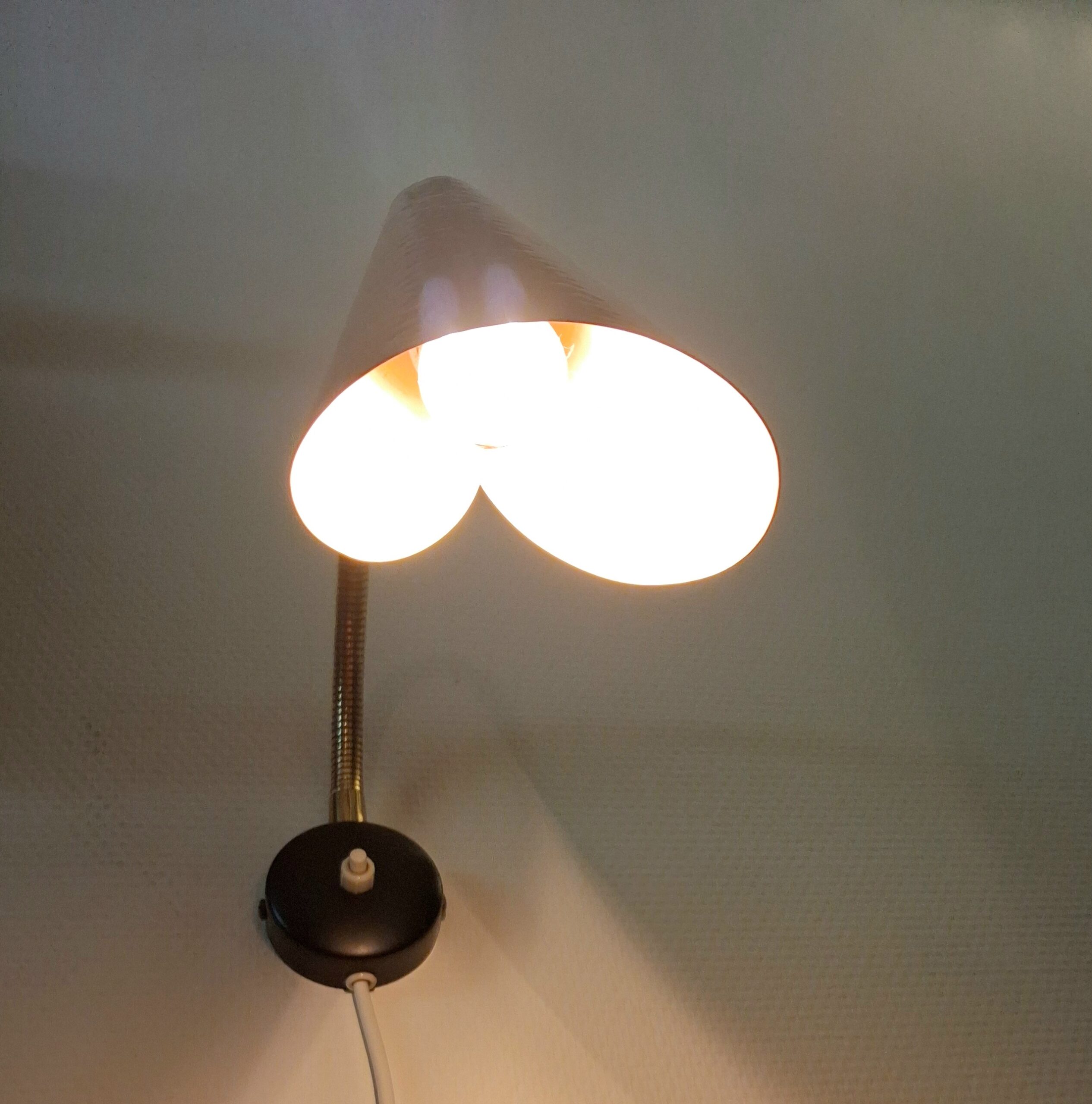 Flot retro væglampet i messing og kobber