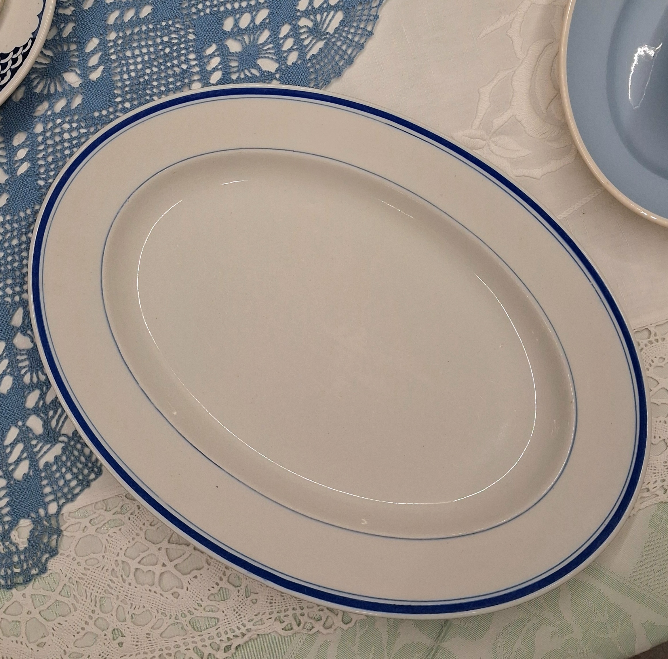 Smukt Aluminia Blå Kant ovalt fad