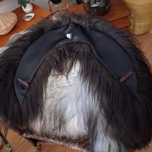 Lækker lammeskinds pelskrave – mørk langhåret