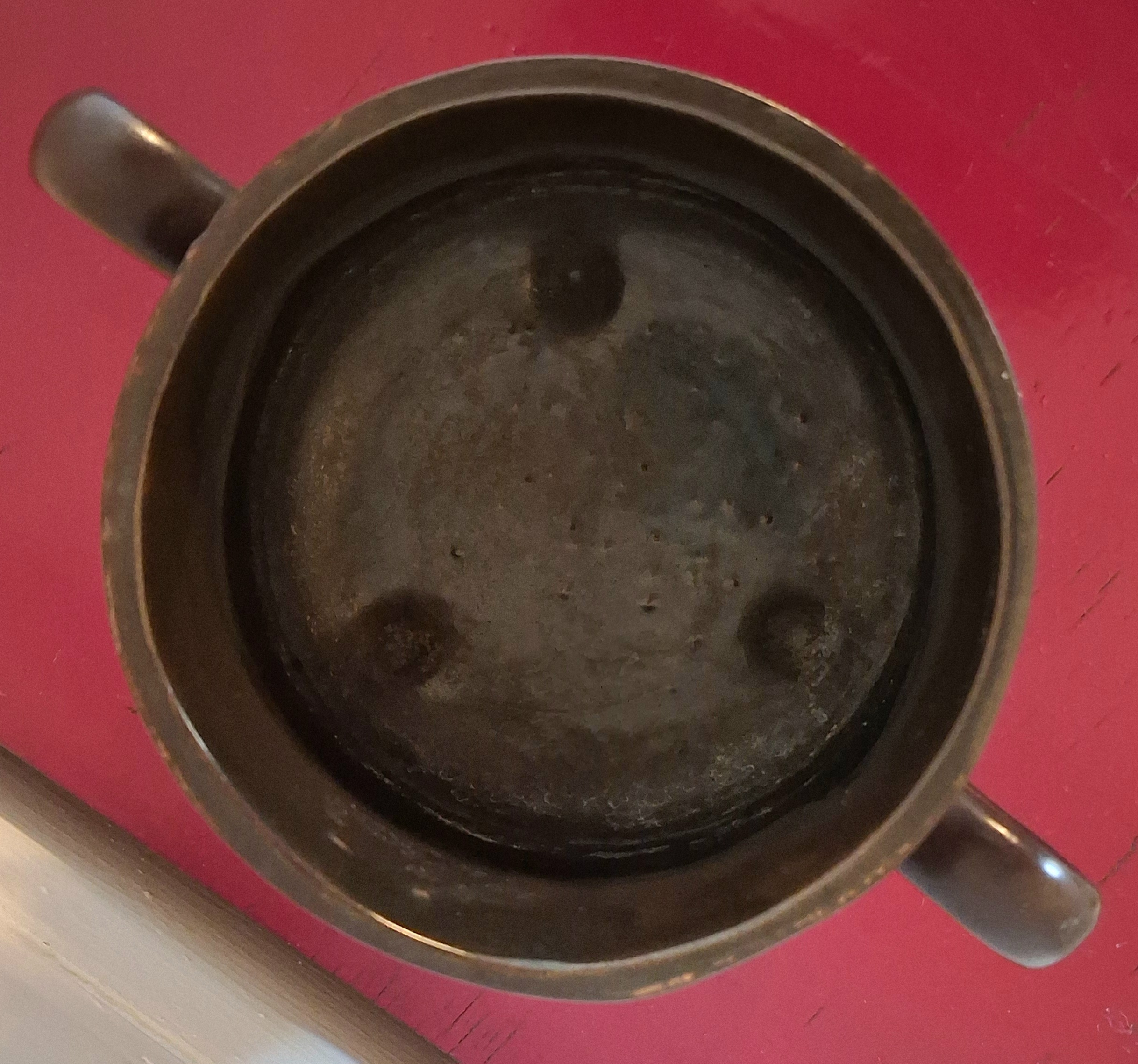 Jydepotte på små ben med ører