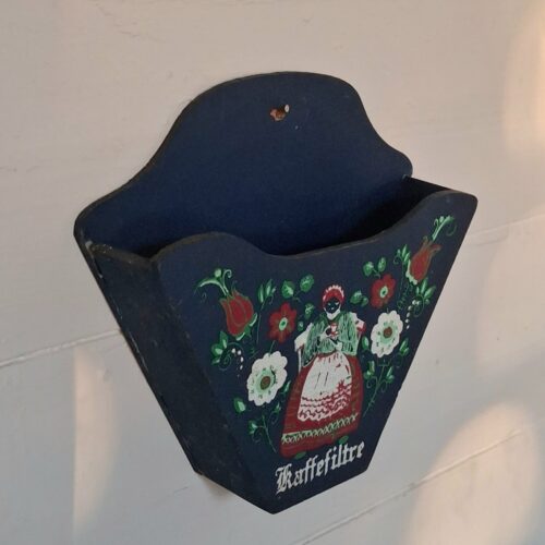 Sød kaffefilter holder i træ – i fin stand