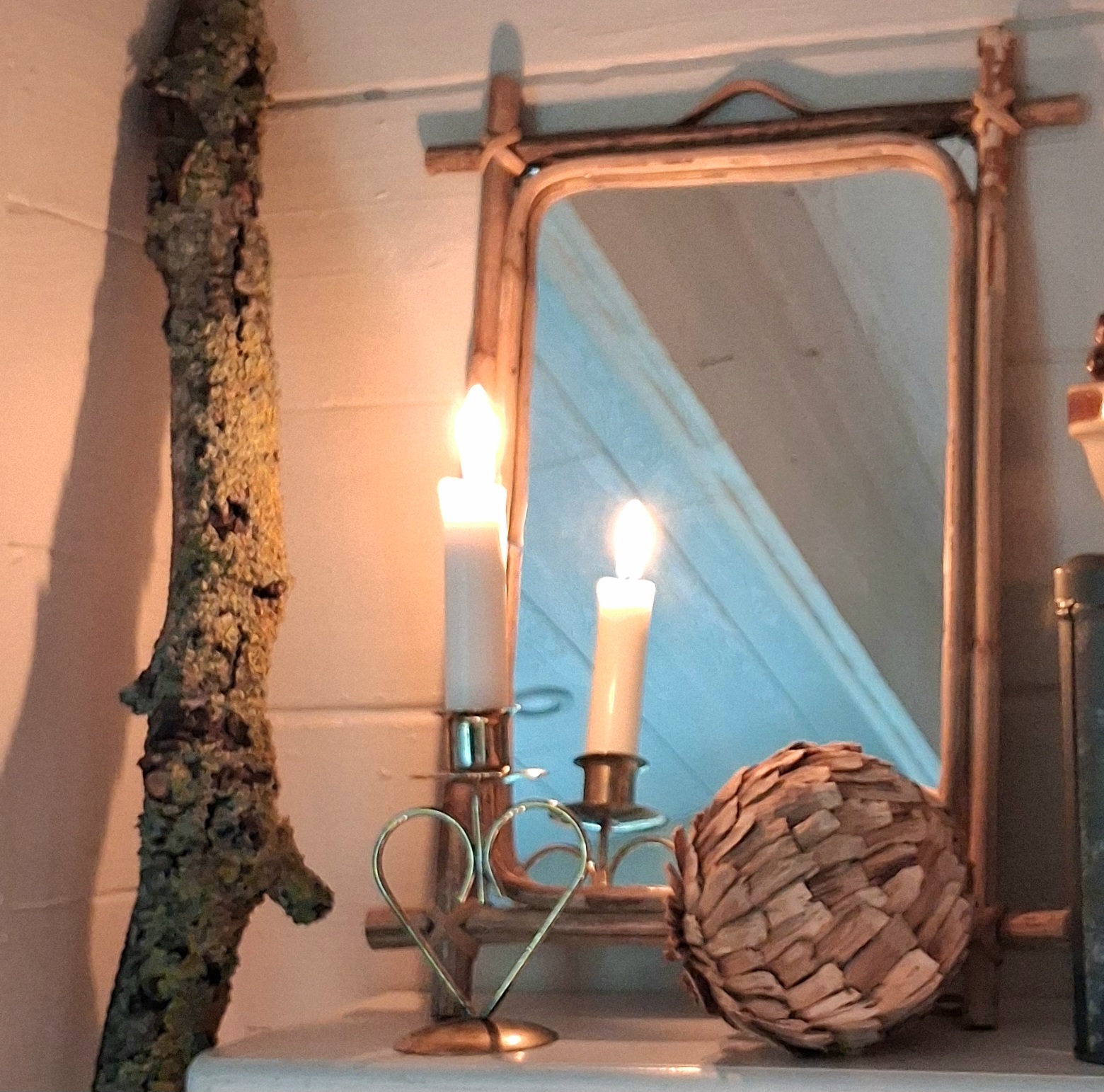 Sød hjerteformet messingstage på fod