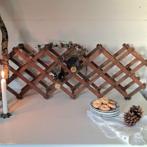 Flot stor vinreol i mørkt træ – kan klappes sammen