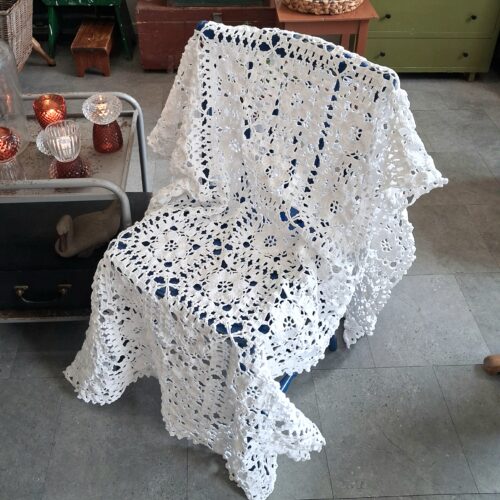 Flot hvidt hæklet sengetæppe / plaid