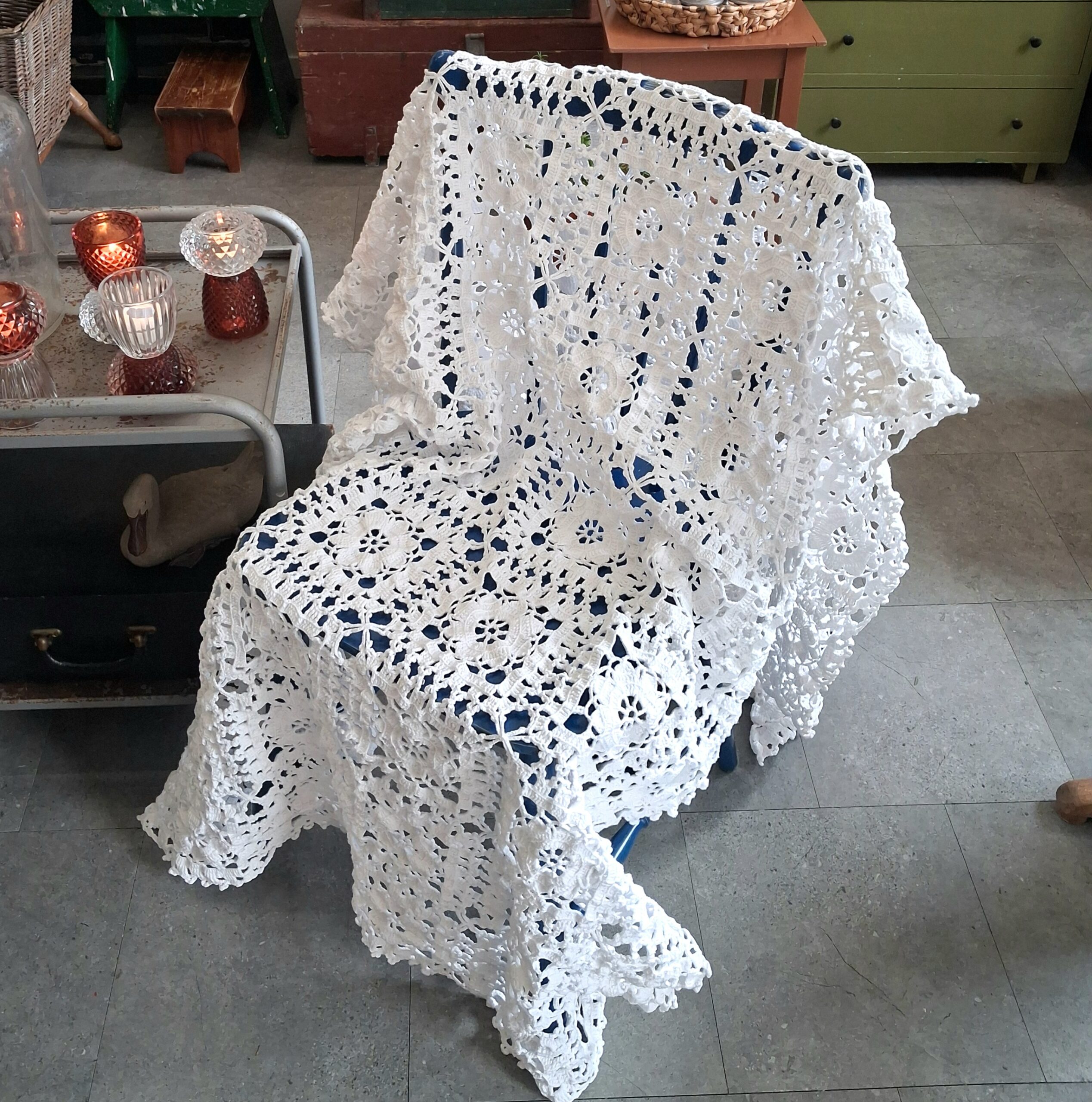 Flot hvidt hæklet sengetæppe / plaid