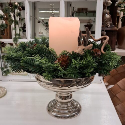 Gran krans med kogler – flot naturtro helt enkel