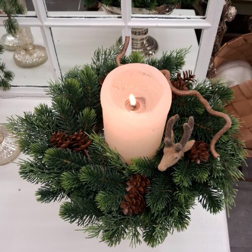 Gran krans med kogler – flot naturtro helt enkel