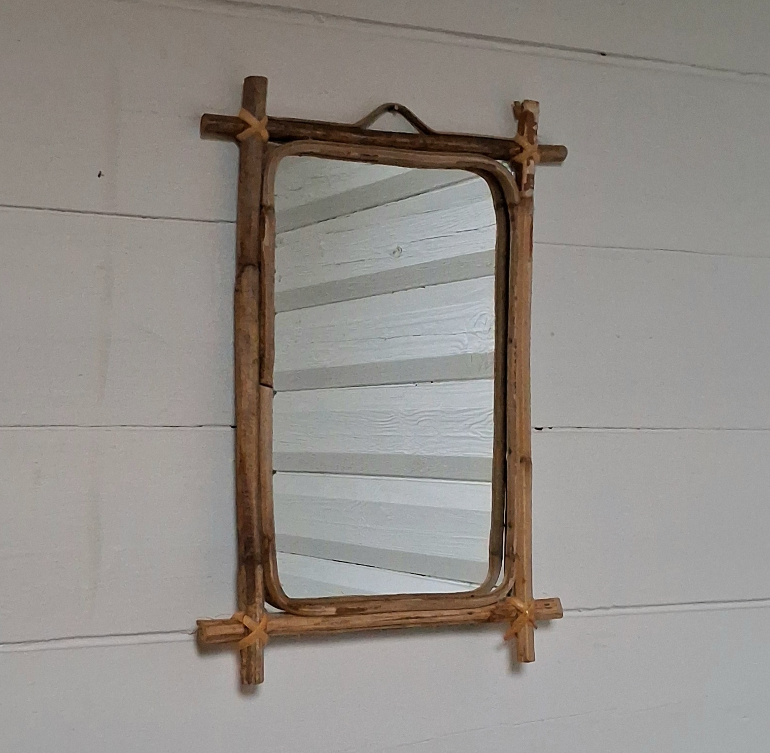 Sødt lille bambus spejl i fin stand