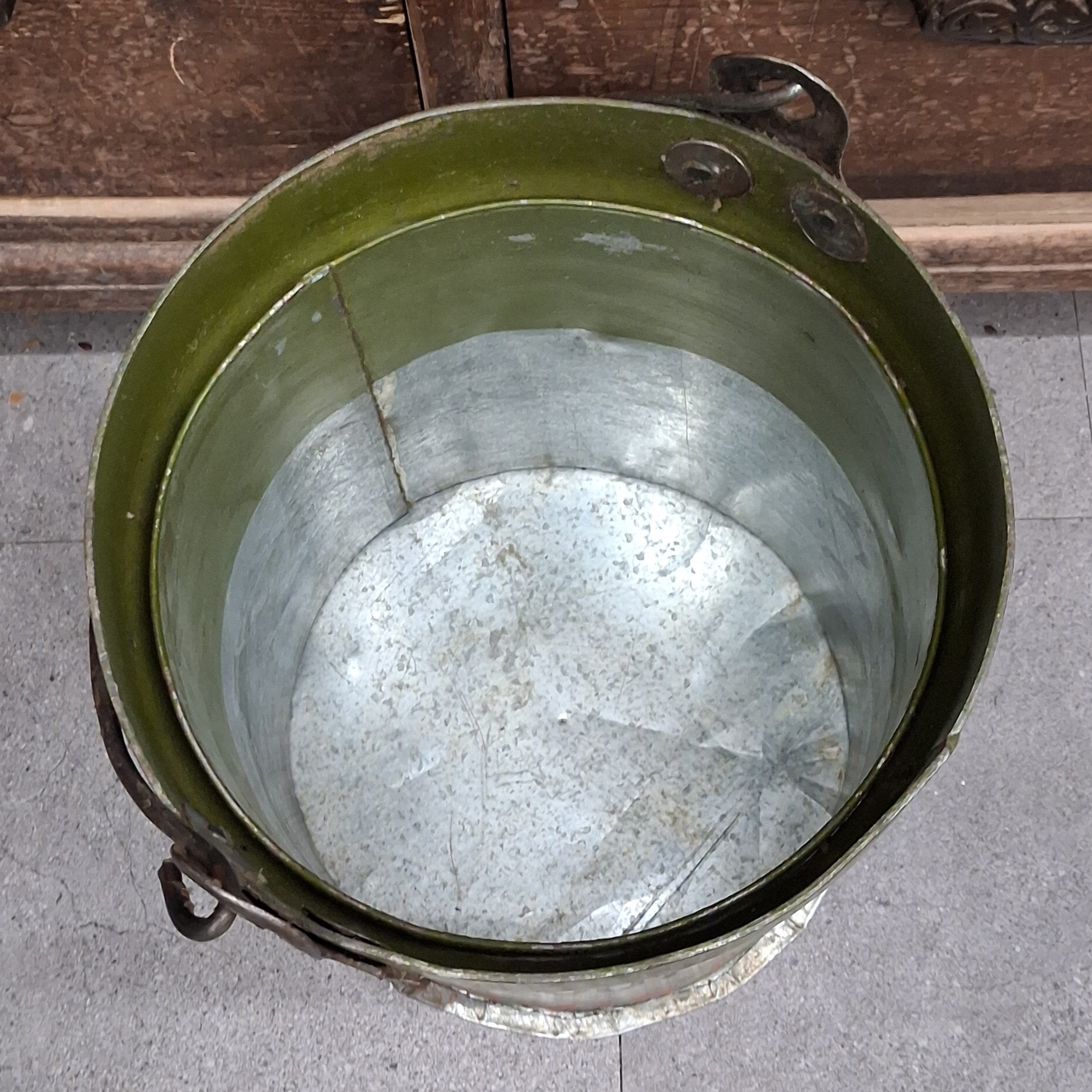 Flot rustik jernspand med hank - recycled