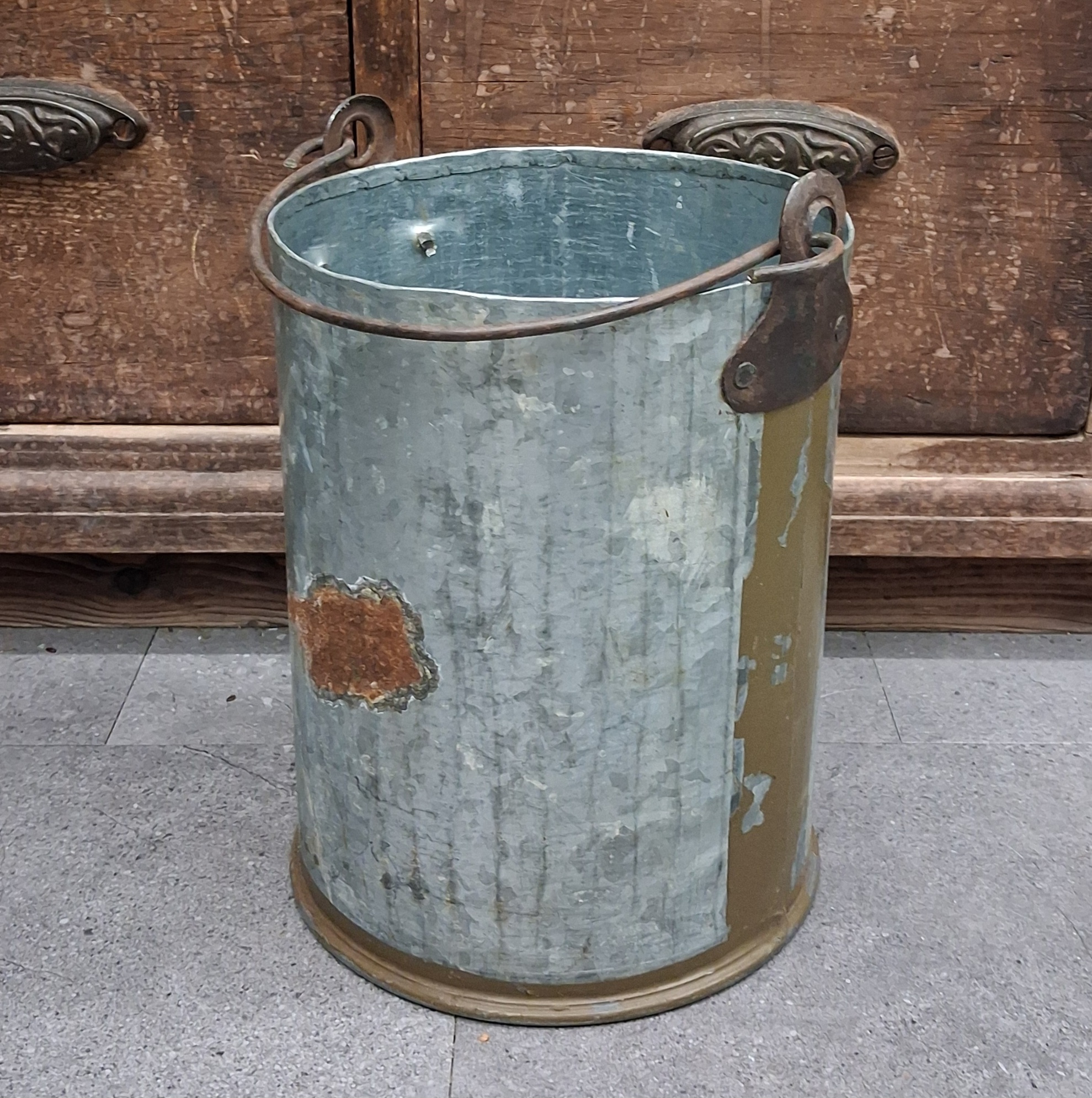 Flot rustik jernspand med hank - recycled