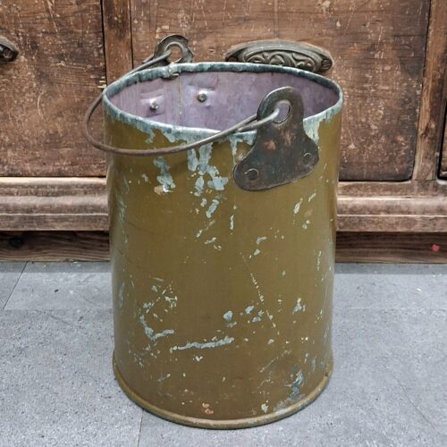 Flot rustik jernspand med hank – recycled olivengrøn