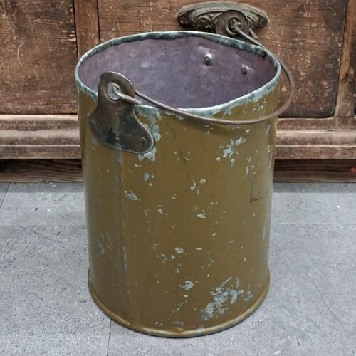 Flot rustik jernspand med hank – recycled olivengrøn