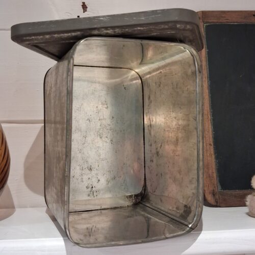 Flot rustik stor dåse med fin patinering