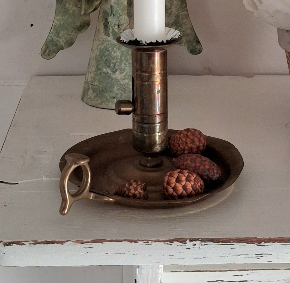 Gammel kammestage i messing med hejs