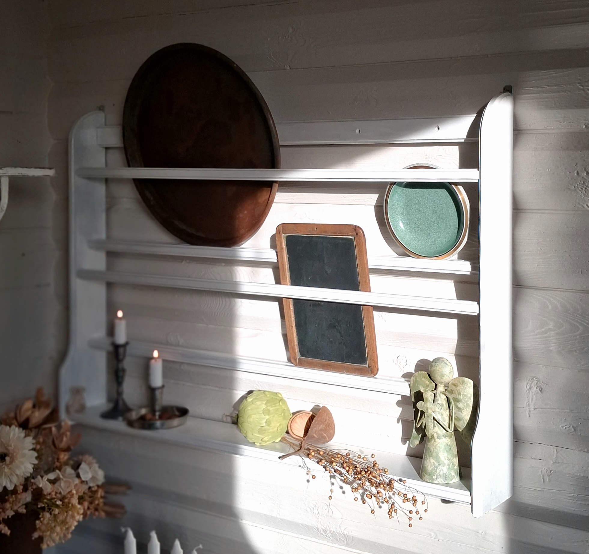 Flot stor hvid tallerkenrække