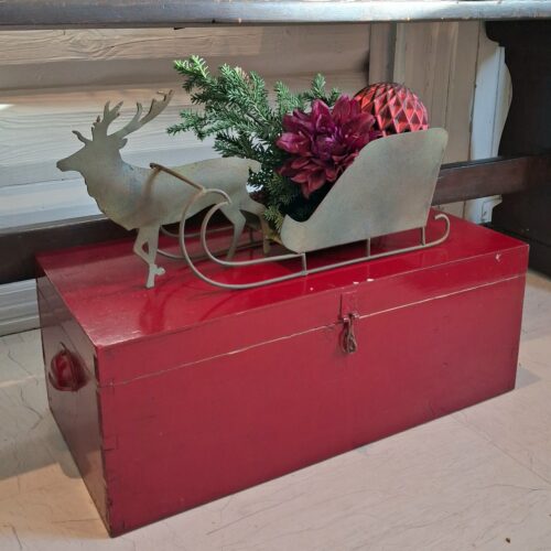 Flot kane med rensdyr i recycled metal