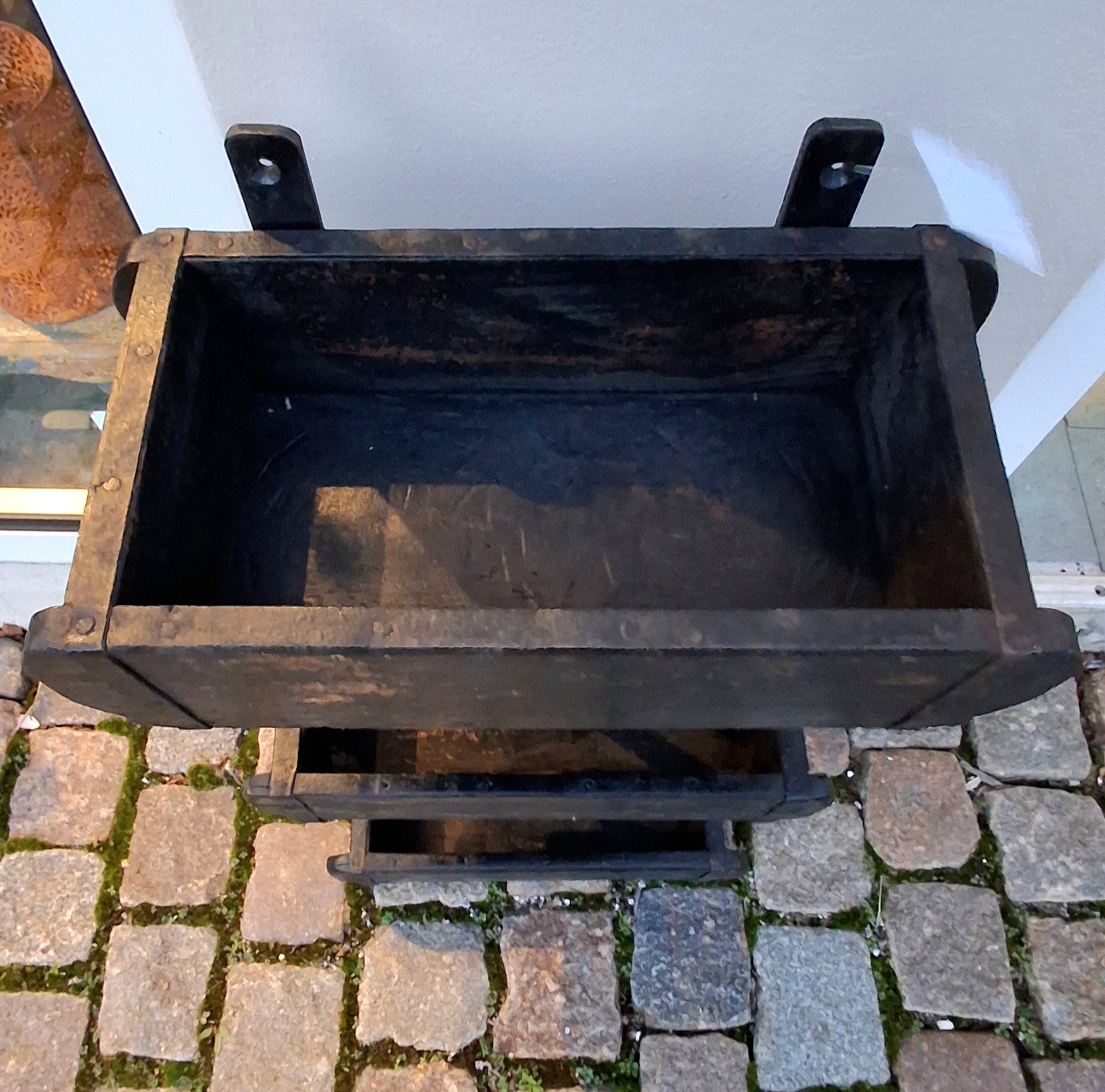 Flot væg reol af gamle murstensforme - med 3 stk.