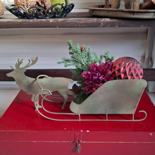 Flot kane med rensdyr i recycled metal