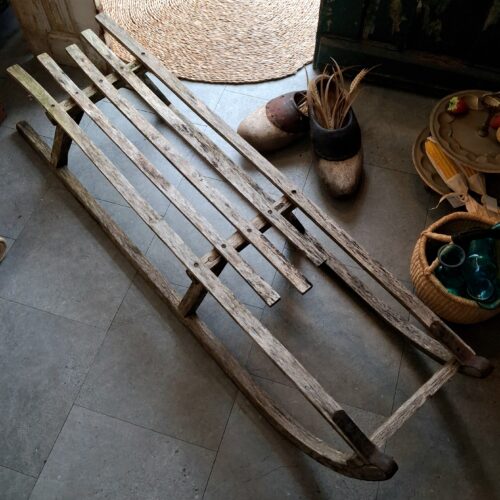 Stor gammel slæde med skøn patina