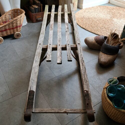 Stor gammel slæde med skøn patina