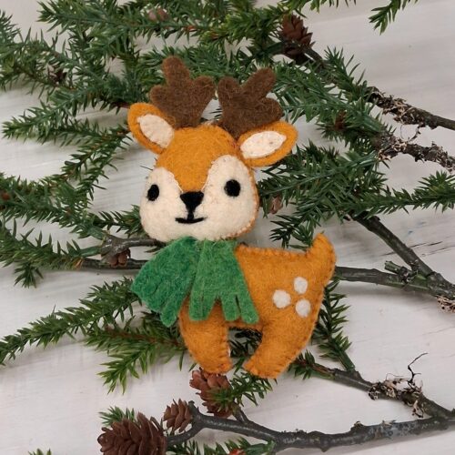 Sødt Julerensdyr i filt – til ophæng og dekorationer