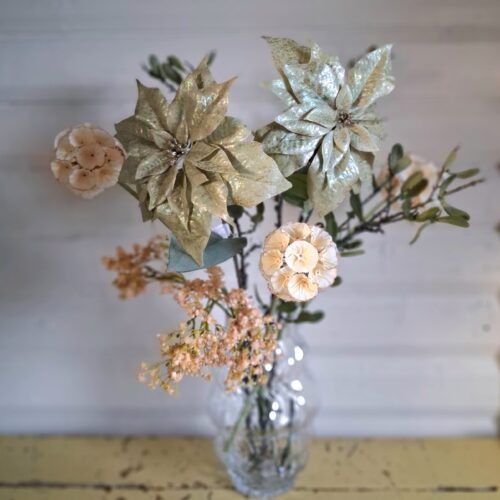 Skøn råhvid Scapiosa stilk med stort rundt blomster hoved