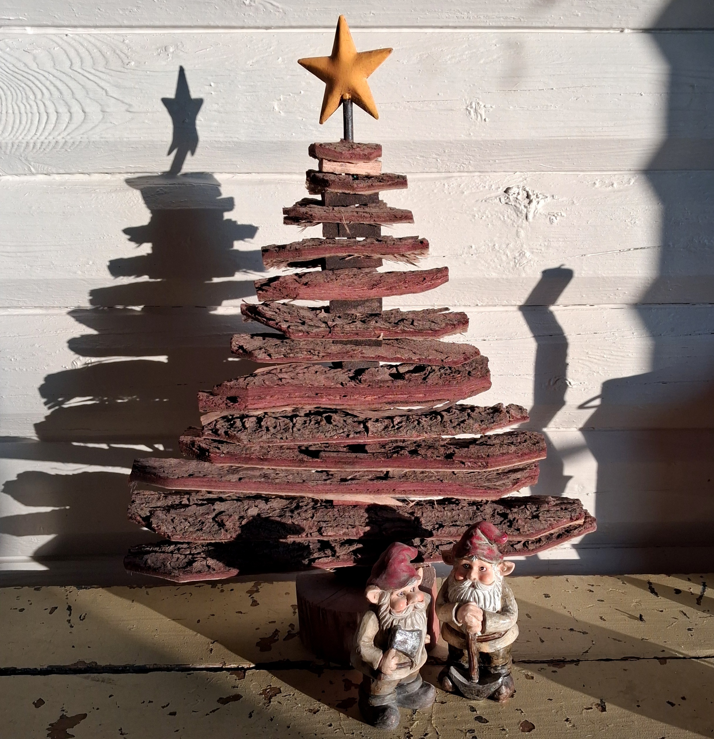 Smukt juletræ i bark - flot rustikt 53h