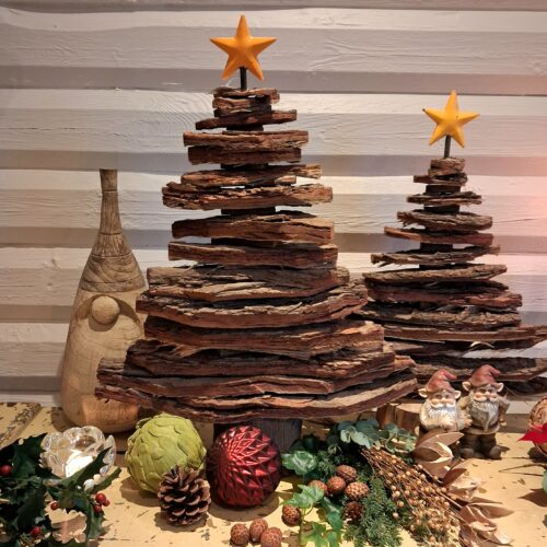 Smukt juletræ i bark – flot rustikt 61h