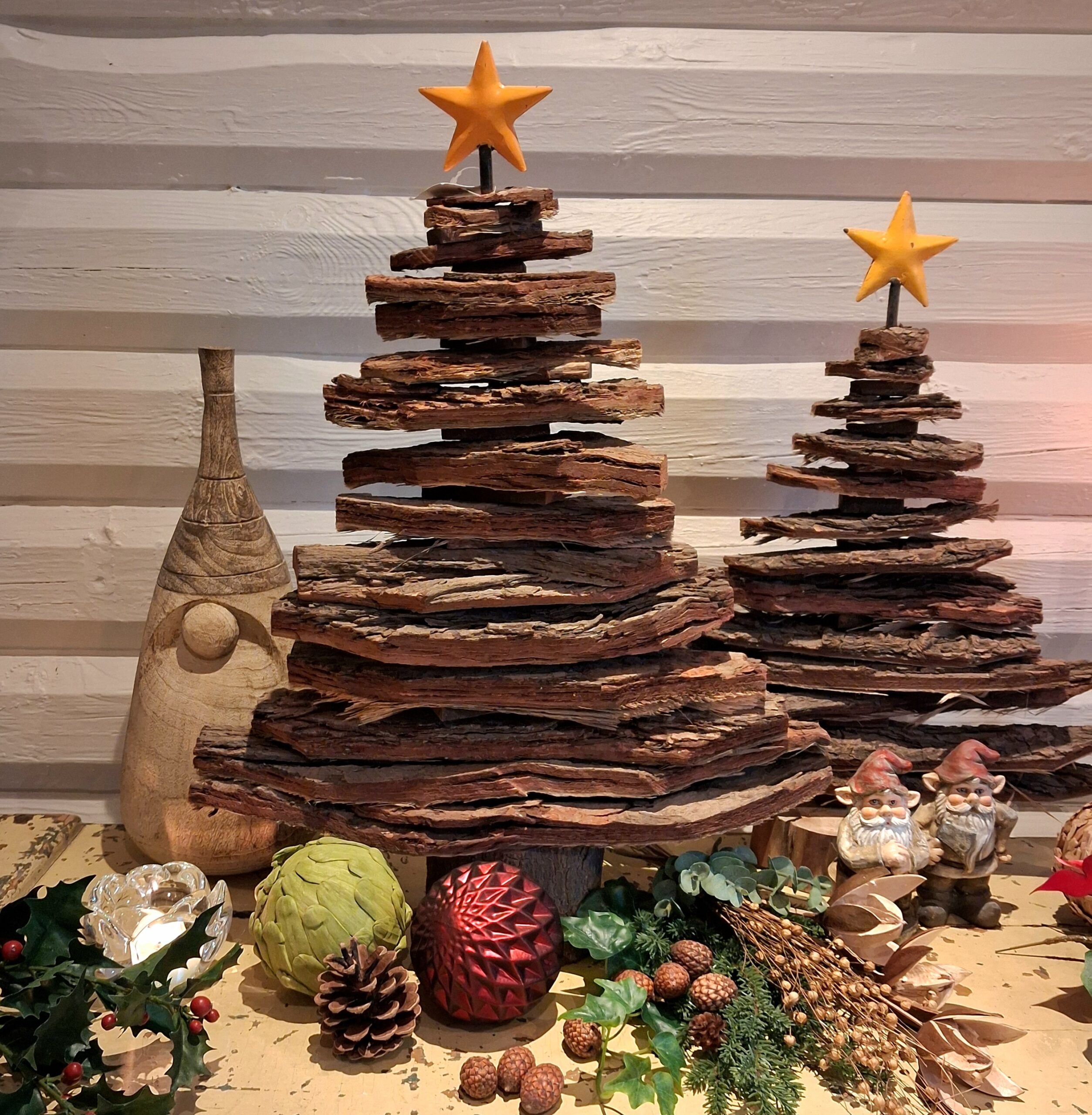 Smukt juletræ i bark - flot rustikt 61h