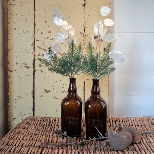 Flot firkantet brun flaske – i fin stand