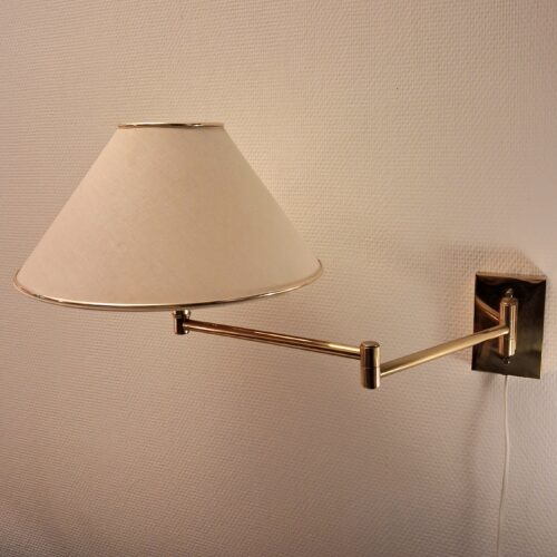 Flot retro væglampe med messing svingarm og skærm
