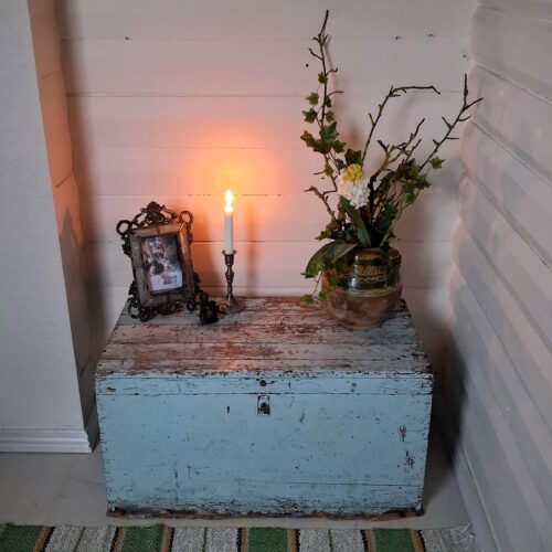 Antik høkasse med flot afskalning