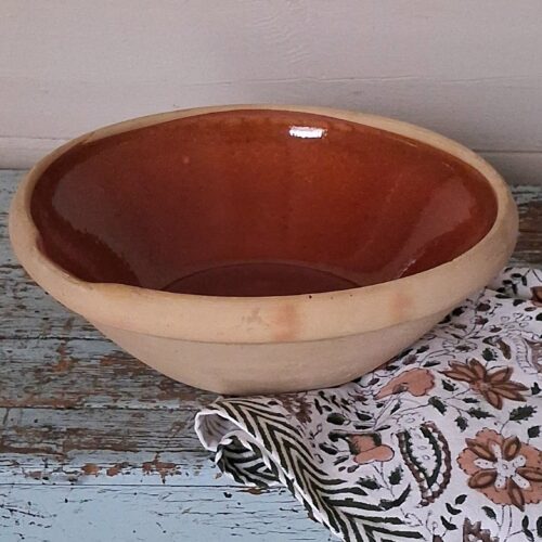 Smukt gammelt dejfad med hældetud